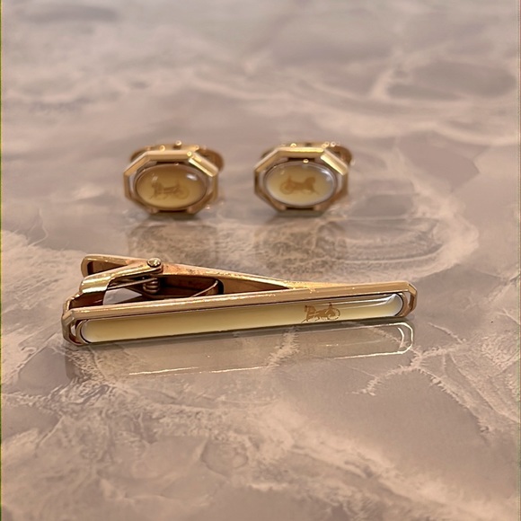 Celine pale yellow horse cuff links and tie clip set - Picture 1 of 7